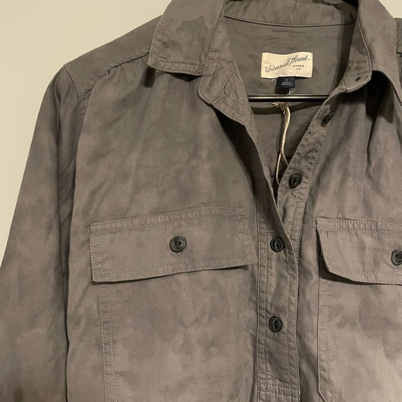 Universal thread button down - Picture 2 of 2